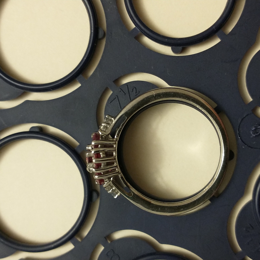 Flower inspired deep ruby red ring - Picture 13 of 14